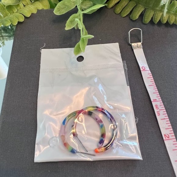 Hoop Earrings - Minimalist Colorful medium size - Picture 3 of 5